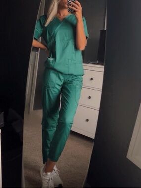 Cherokee Workwear Revolution Scrub Top & Jogger Scrub Pants